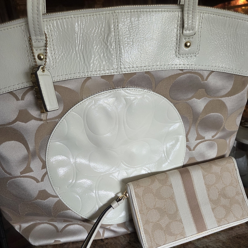 Coach Cream And Beige Bag And Wallet - Picture 2 of 14